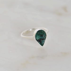 Image of Colombia Emerald (grade B) mixed shape faceted cut silver ring no.2