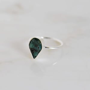Image of Colombia Emerald (grade B) mixed shape faceted cut silver ring no.2