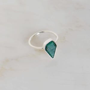 Image of Colombia Emerald (grade B) mixed shape faceted cut silver ring no.3