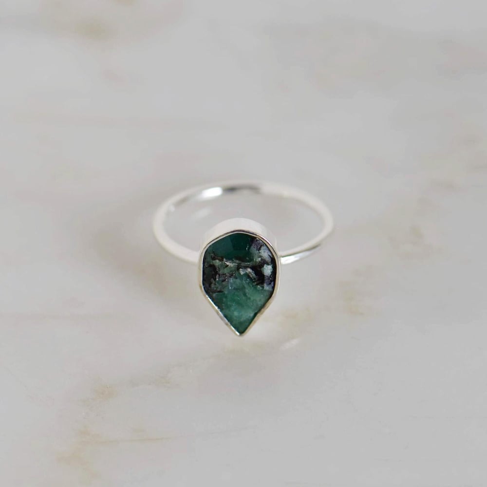 Image of Colombia Emerald (grade B) mixed shape faceted cut silver ring no.4