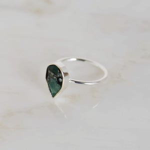 Image of Colombia Emerald (grade B) mixed shape faceted cut silver ring no.4