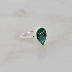 Image of Colombia Emerald (grade B) mixed shape faceted cut silver ring no.4