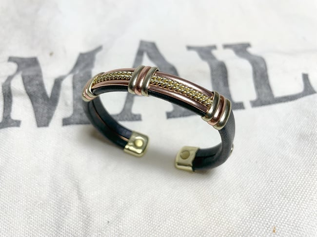 Copper and leatherette magnetic bracelet