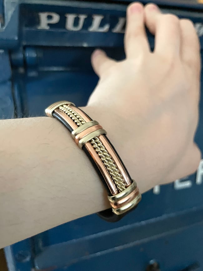 Copper and leatherette magnetic bracelet