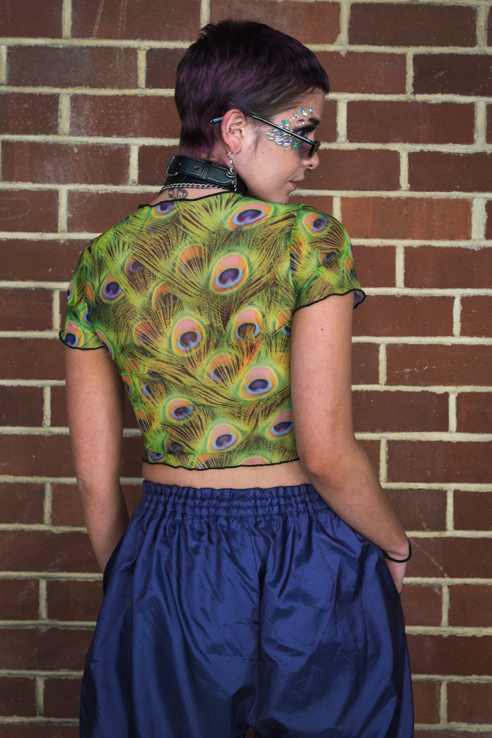 Peacock Lettuce Hem Mesh Crop Top π¦