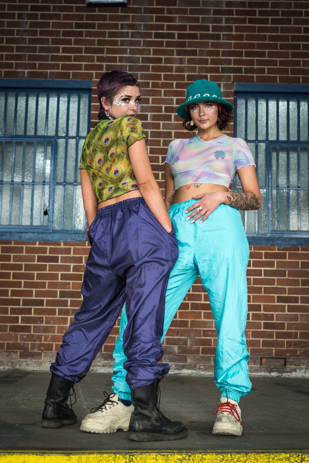 Candy Swirl Lettuce Hem Mesh Crop Top π¬