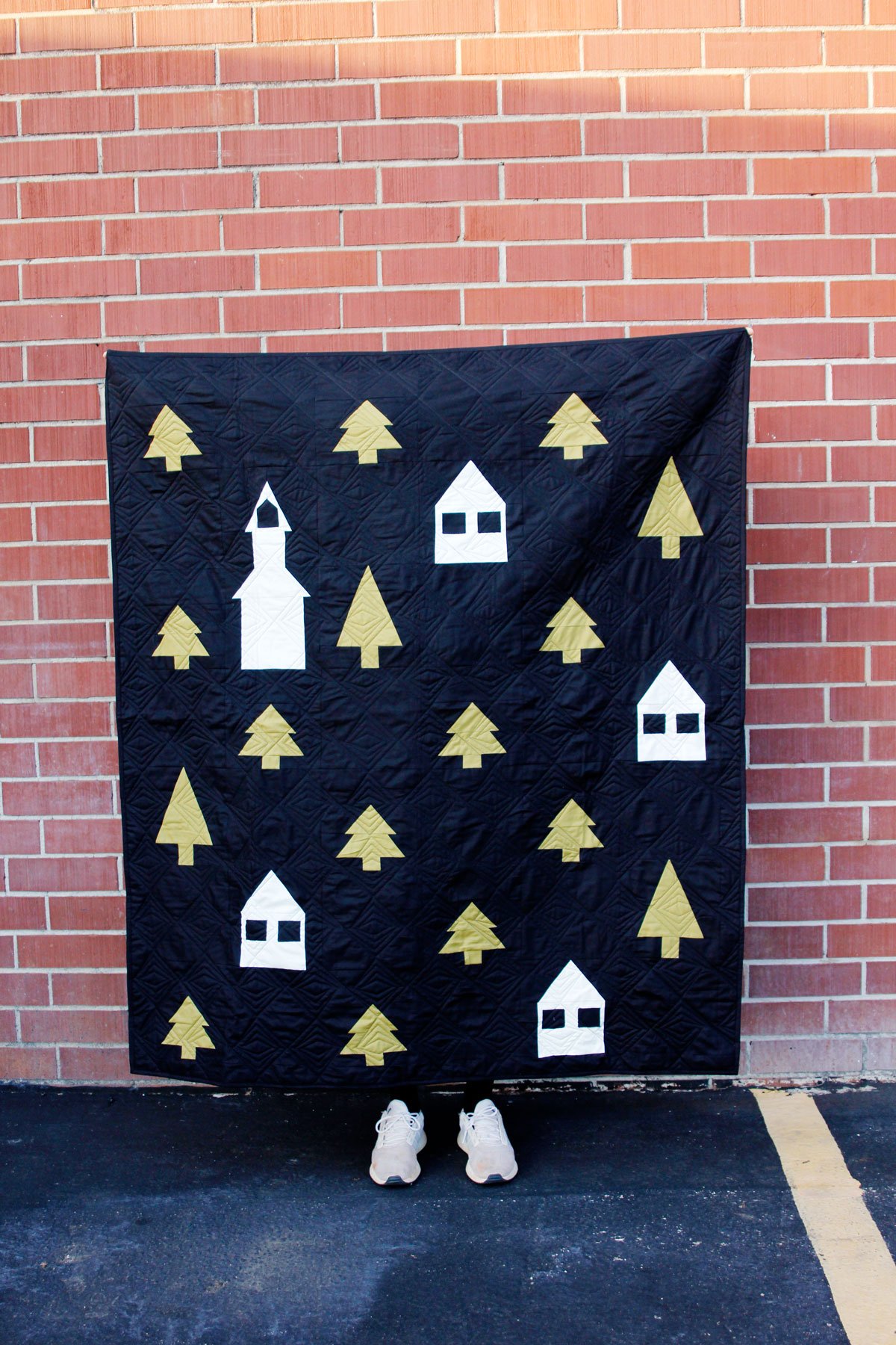 Image of the MOUNTAIN TOWN QUILT PATTERN 