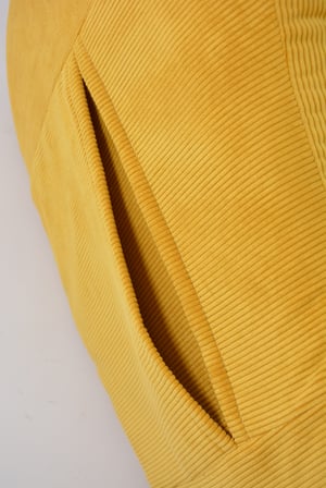 Image of Chauffeuse jaune velours côtèlé 
