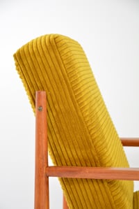 Image 2 of Fauteuil modèle T jaunes miel