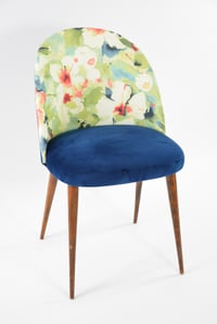 Image 2 of Chaise bleu et fleurs