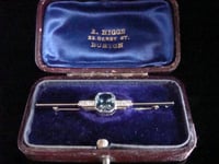 EDWARDIAN ART DECO 18CT PLATINUM AQUAMARINE DIAMOND BROOCH IN ORIGINAL BOX