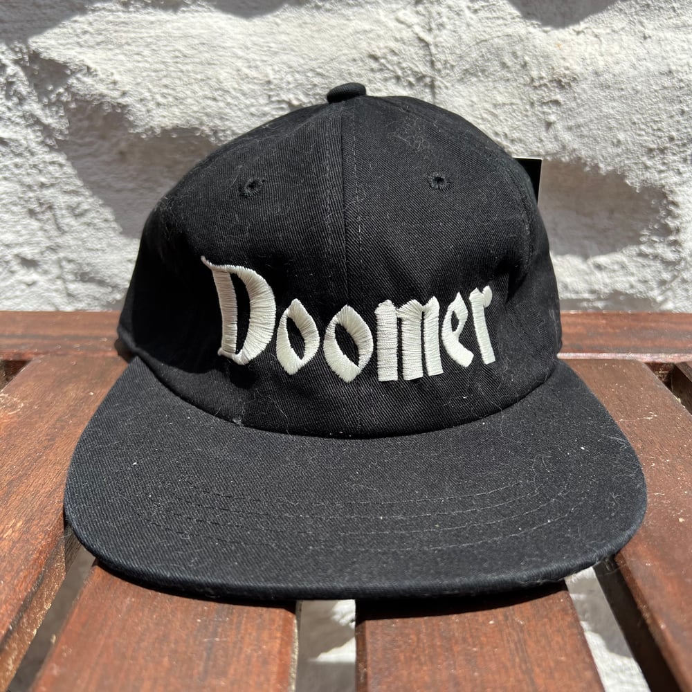 DOOMER CAP W/ ADJUSTABLE BUCKLE CLOSURE (BLACK)