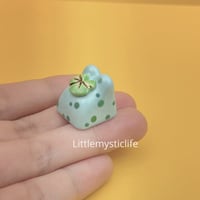 Image 4 of ceramic keycap lily pad frog 2