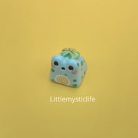 Image 3 of ceramic keycap lily pad frog 2