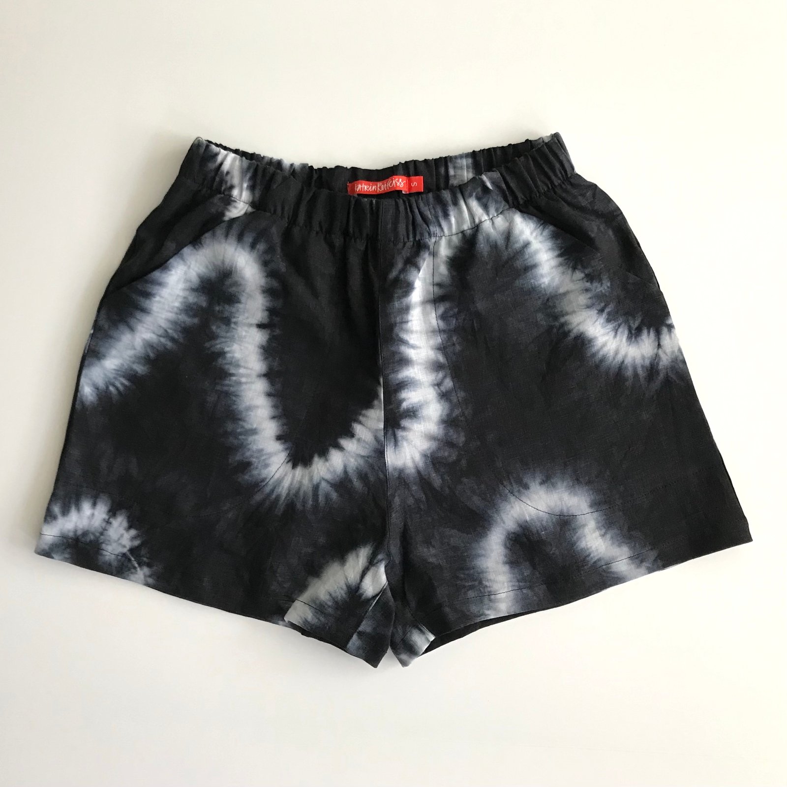 ON SALE - THE HICKS SHORT Cyclone Pattern | Katrin Reifeiss