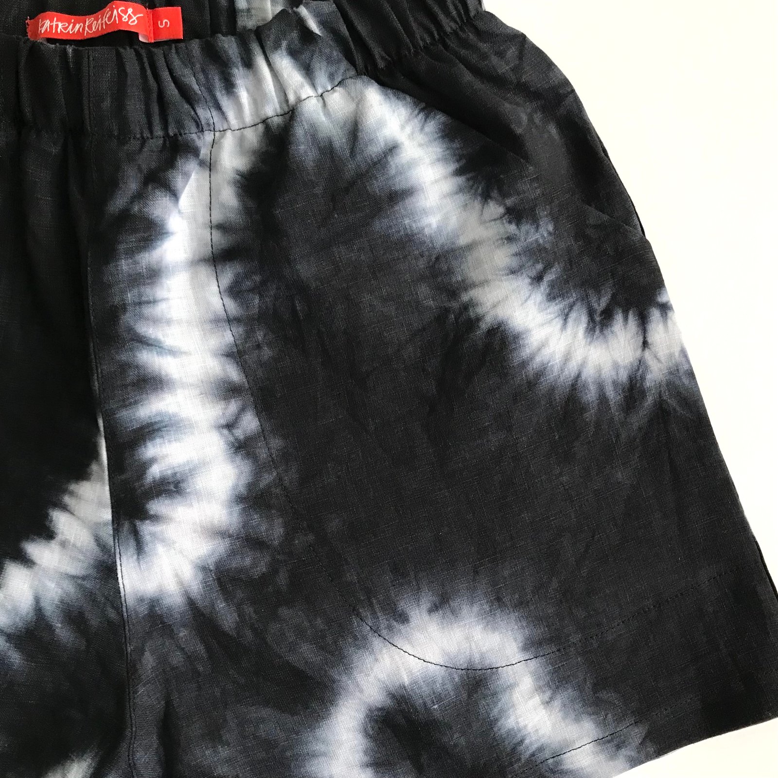 ON SALE - THE HICKS SHORT Cyclone Pattern | Katrin Reifeiss