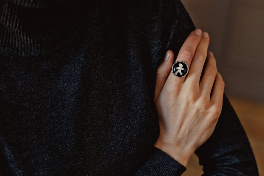 Image of "Every land is.." teddy-bear’s silver ring with photo and rock crystal  · OMNE SOLUM ·