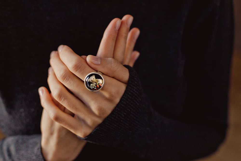 Image of "Bringing gifts" teddy-bear’s silver ring with photo and rock crystal  · MUNERABUNDUS ·