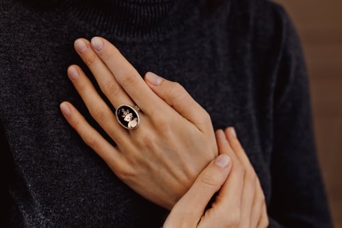 Image of "Is the most.." teddy-bear’s silver ring with photo and rock crystal · POTENTISSIMUM.. ·