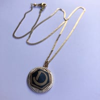 Image 1 of Médaille « INITIALE » noire  "A,B,C,.."