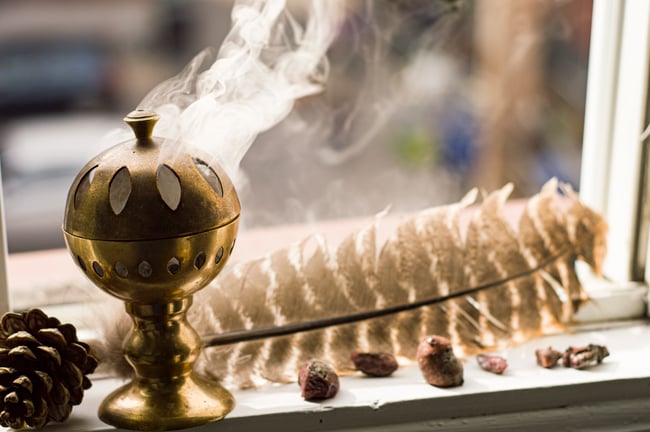 Kit d’Encens ‘Arômes de la Forêt’ (10 charbons inclus)