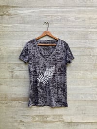 Image of Final Sale Fern Vneck Tee, Size M