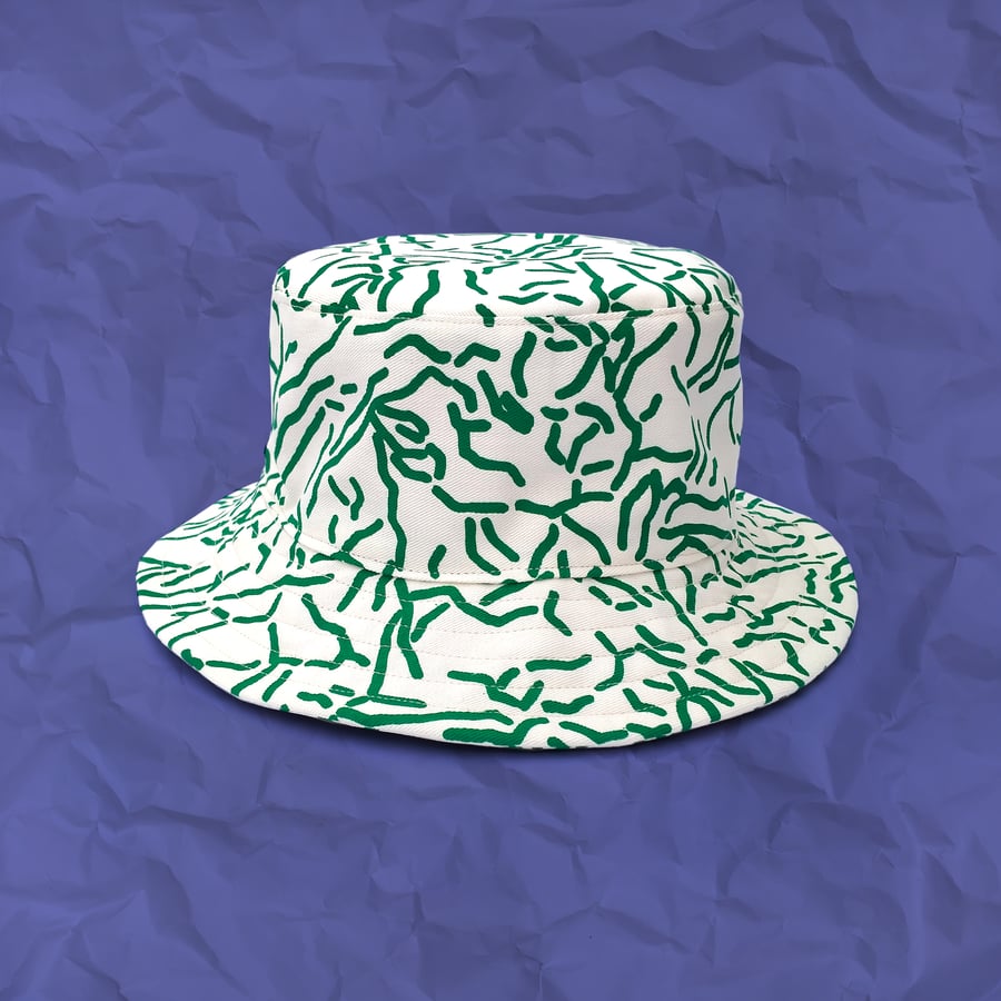 Image of SCRUNCH BUCKET HAT - GREEN & WHITE / BLACK