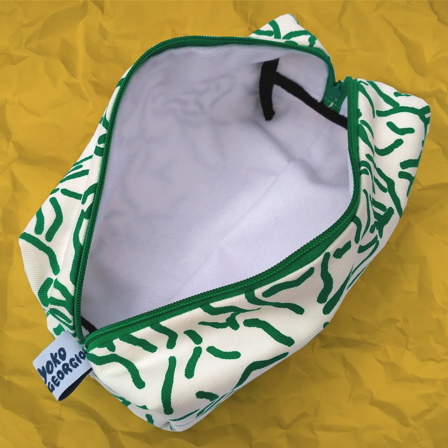 Image of SCRUNCH POUCH - BLACK & WHITE / GREEN & WHITE