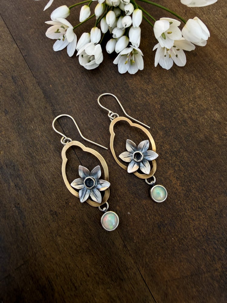 Image of Trumpet of Spring Daffodil Earrings