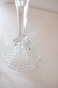 Image 2 of Paire de bougeoirs en cristal Avon