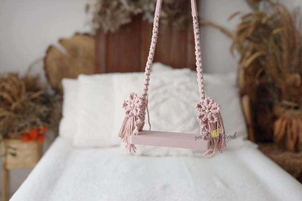 Image of « tiny macrame swing - pink and sage with pastel green- #2 »