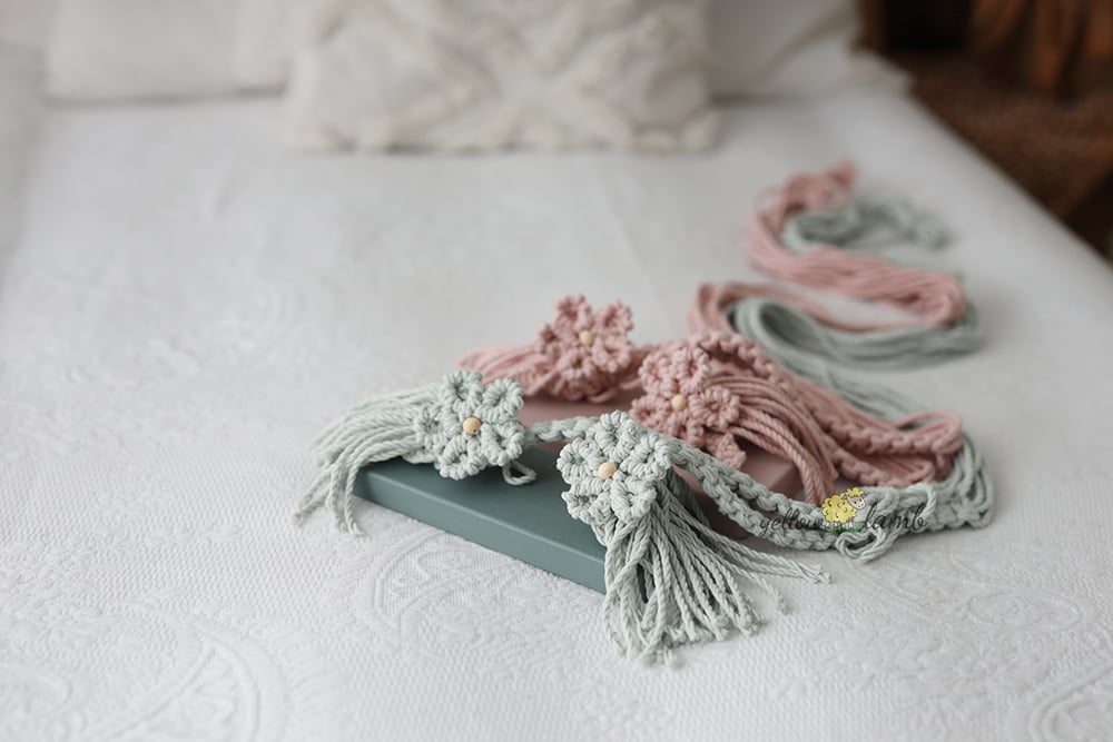 Image of « tiny macrame swing - pink and sage with pastel green- #2 »