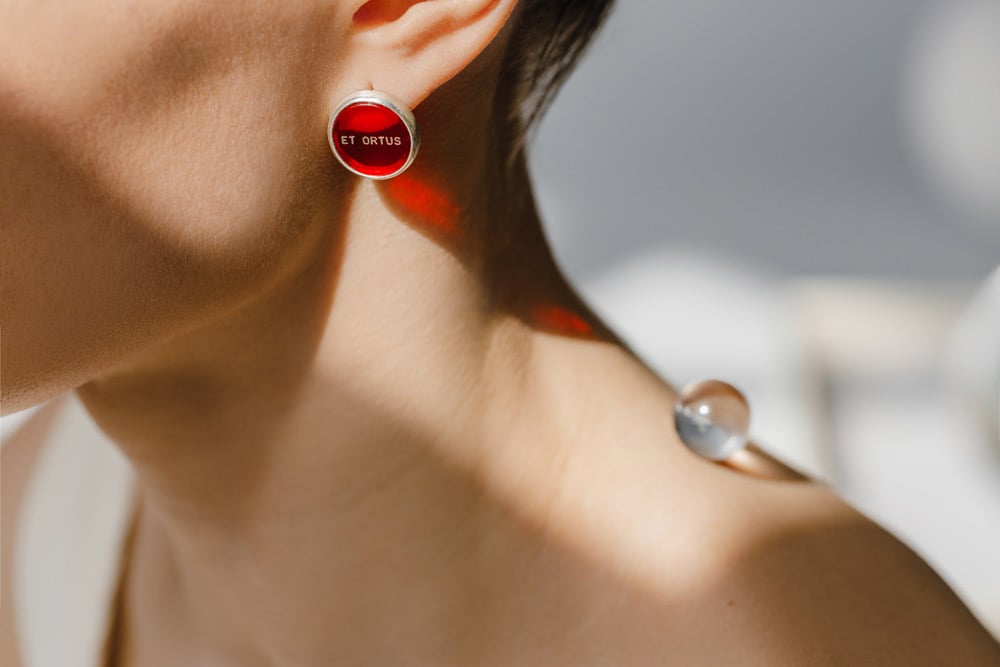 Image of "Sun is the end and the beginning" silver earrings with red acrylic glass 15mm · SOL FINIS ET.. ·