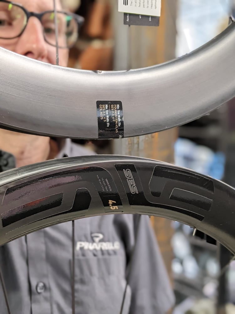 Image of ENVE New SES 4.5 disc carbon wheelset