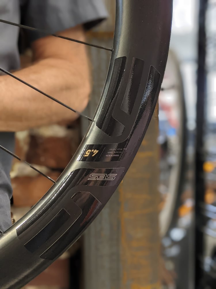 Image of ENVE New SES 4.5 disc carbon wheelset