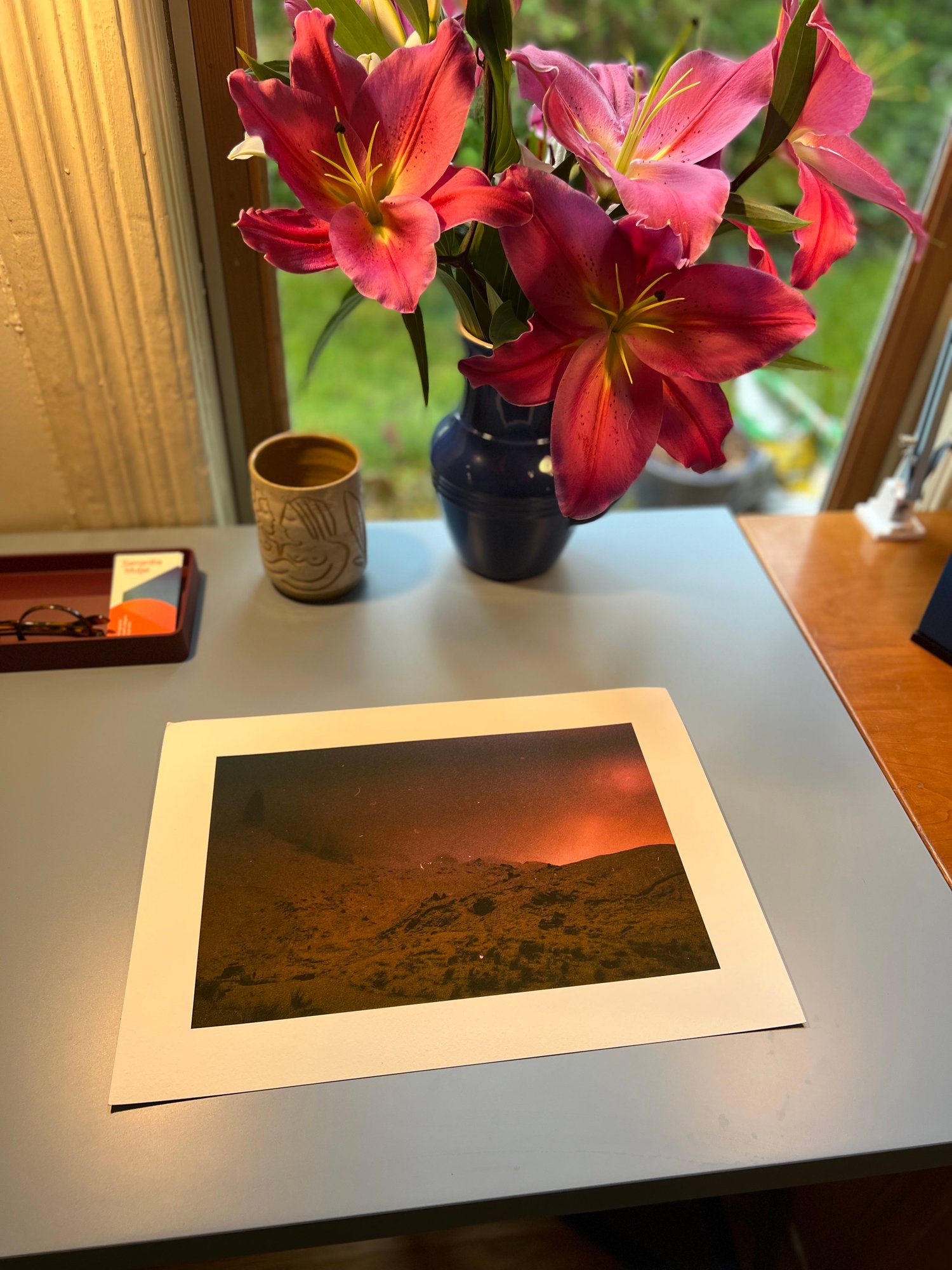 Image of Zwischen Hagel Und Schnee Flackert Ein Kleines Licht. - ON SALE