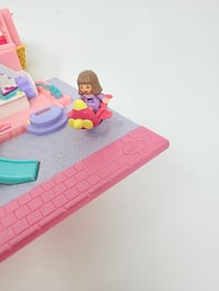 Image 9 of Ensemble bracelet et Polly Pocket Magasin de jouets 