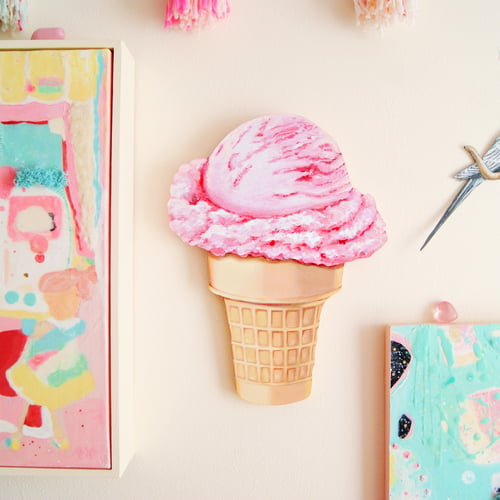 Image of Strawberry ice cream cone plaque 