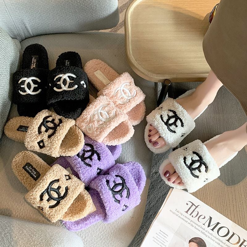 Light purple fur discount slides