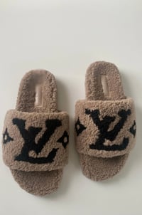 Image 2 of Brown fur slides (Pre-Order)