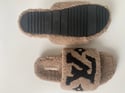 Brown fur slides (Pre-Order)
