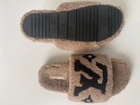 Image 3 of Brown fur slides (Pre-Order)