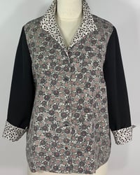 Image 3 of Black and White Little Kiku Hitoe Top