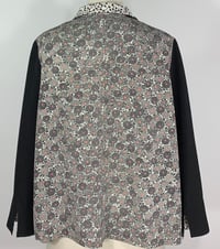 Image 4 of Black and White Little Kiku Hitoe Top