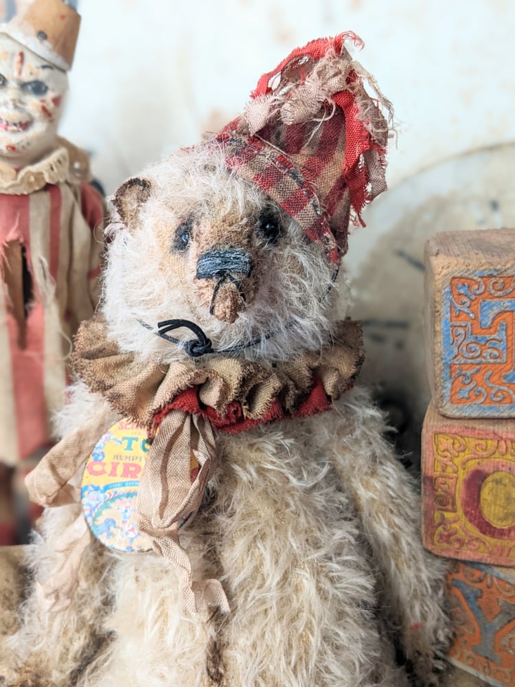 Image of 9" old Schoenhut Toy Cream mohair Grizzly Bear in vintage ruff collar & hat  Whendi's Bears