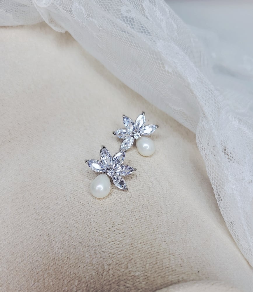 Image of Princess Stud Earrings 
