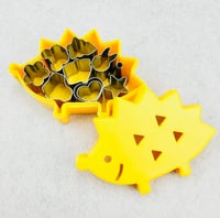 Image 2 of Fruits and Vegetables Mini Cutters 10pcs with HedgeHog Container