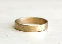Image 2 of A simple wedding band. 18k. Big Lulu