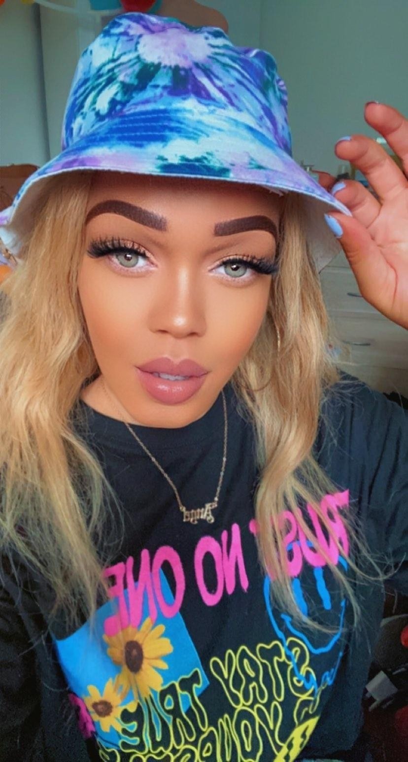 Image of A𝖓𝖌𝖊𝖑 N𝖊𝖈𝖐𝖑𝖆𝖈𝖊