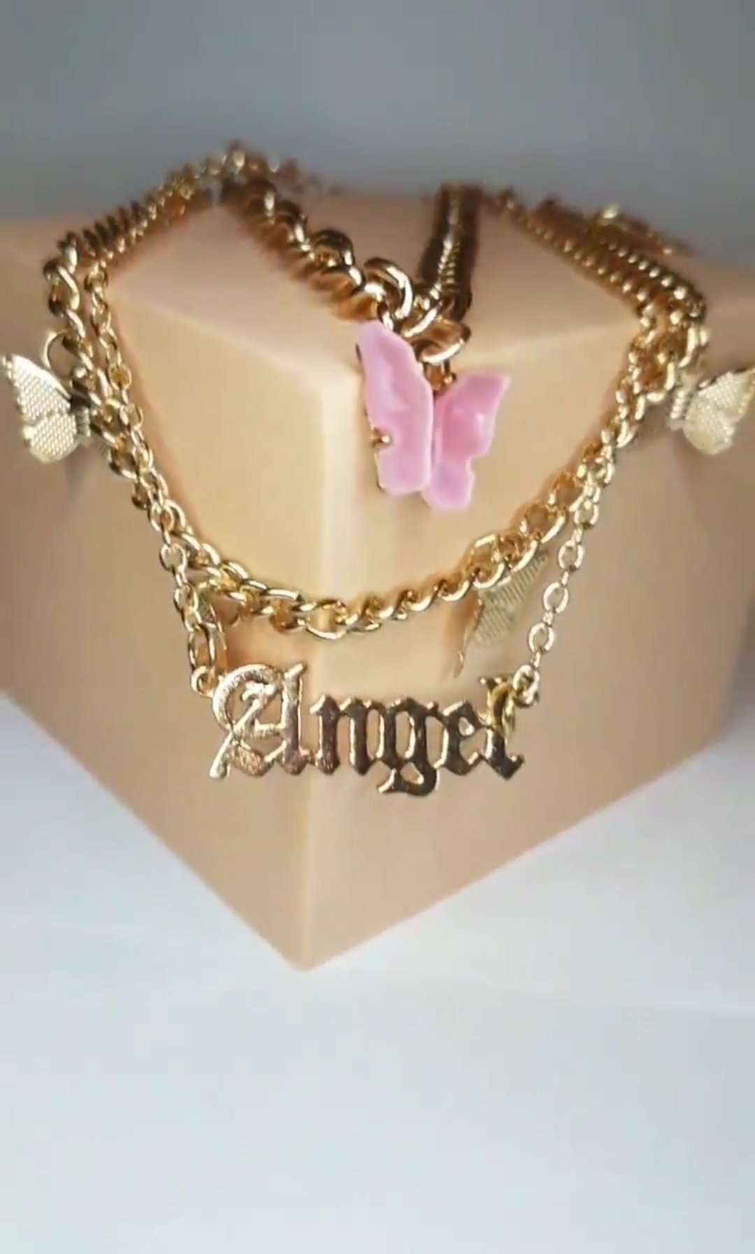 Image of A𝖓𝖌𝖊𝖑 B𝖚𝖙𝖙𝖊𝖗𝖋𝖑𝖞 A𝖓𝖐𝖑𝖊𝖙